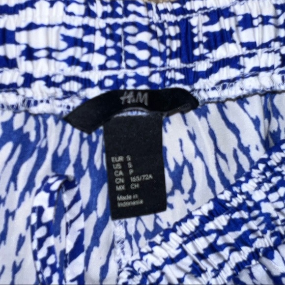 H&M Drawstring Shorts - Picture 2 of 4